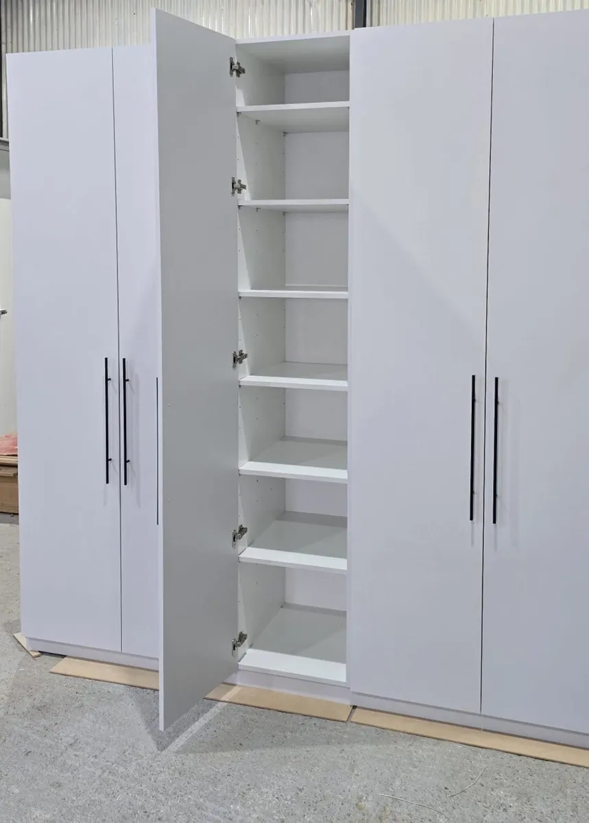 Custom wardrobes - Image 4