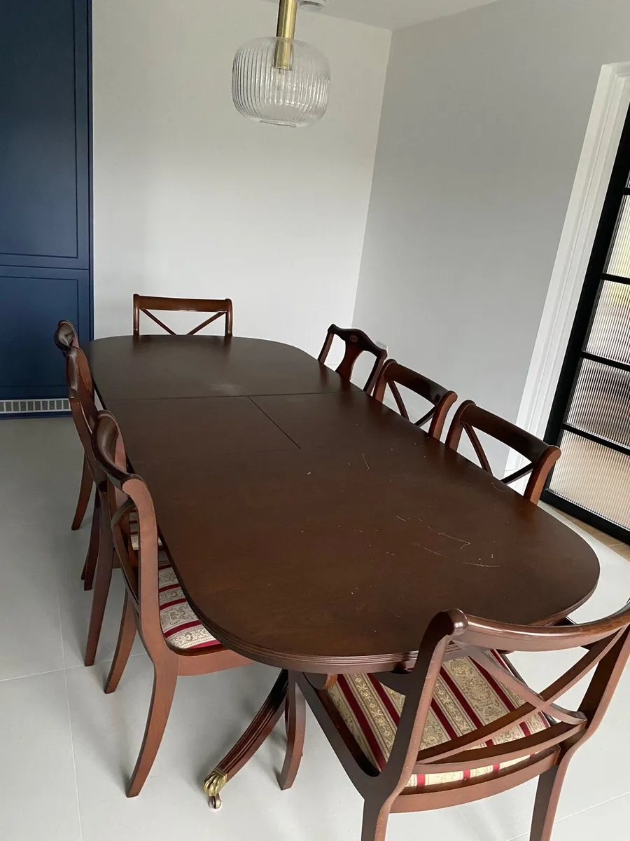 Queen Anne table and chairs - Image 4