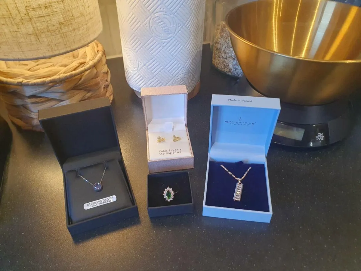 Jewellery bundle - Image 1