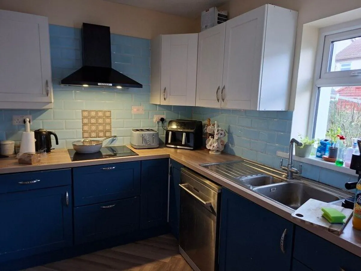 Entire Kitchen - Image 2