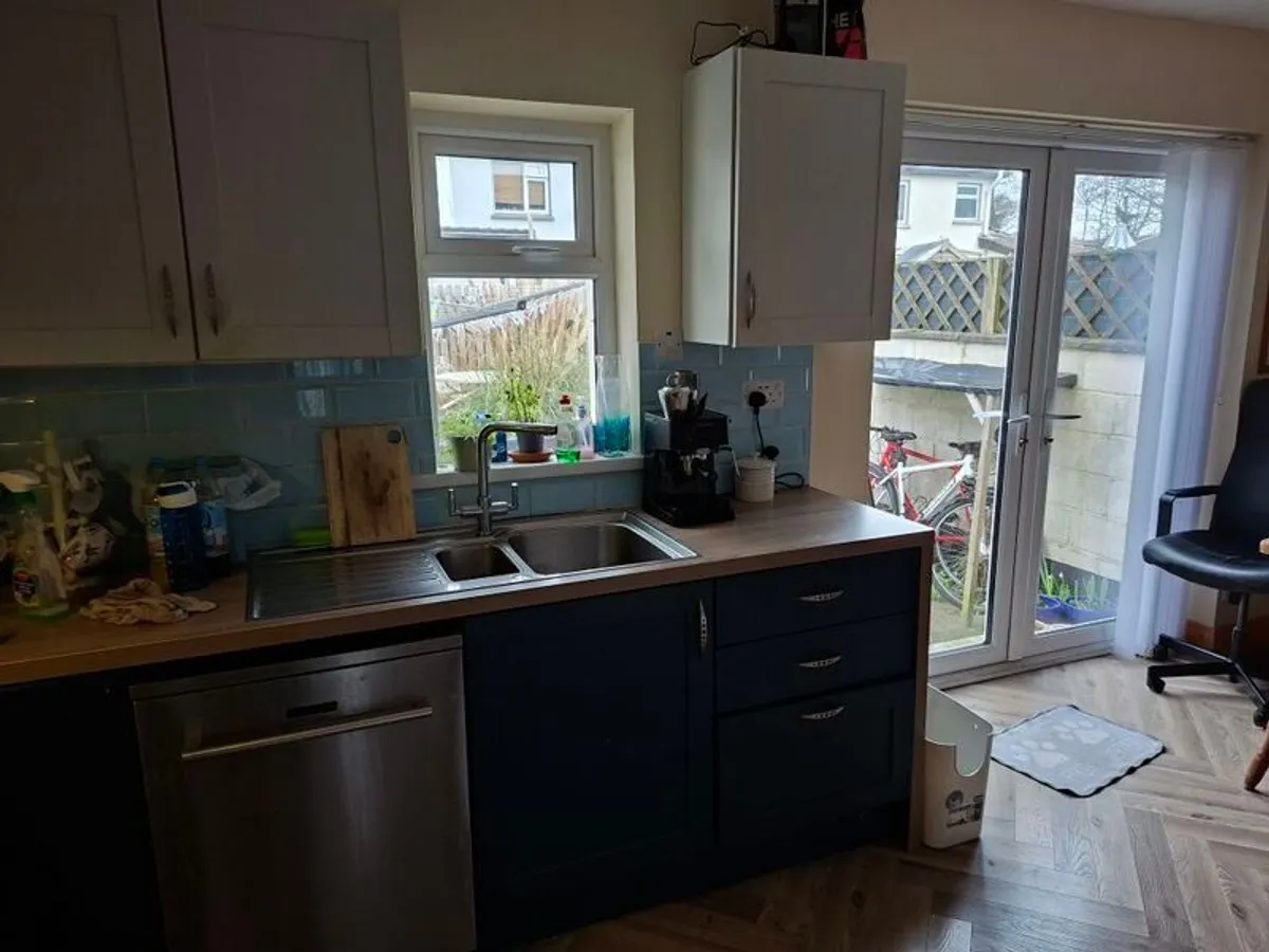 Entire Kitchen - Image 4