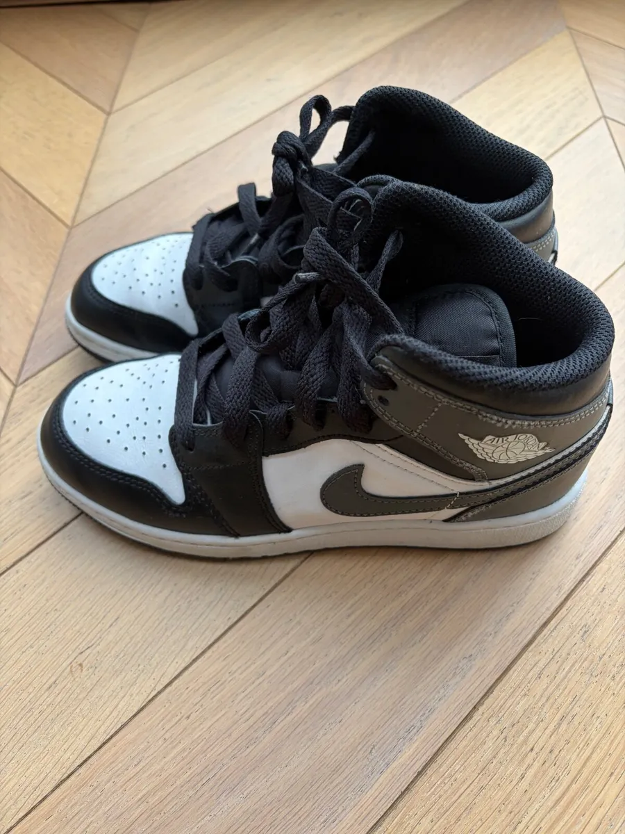 Kids Nike Air Jordan High Tops Size 3.5 - Image 1