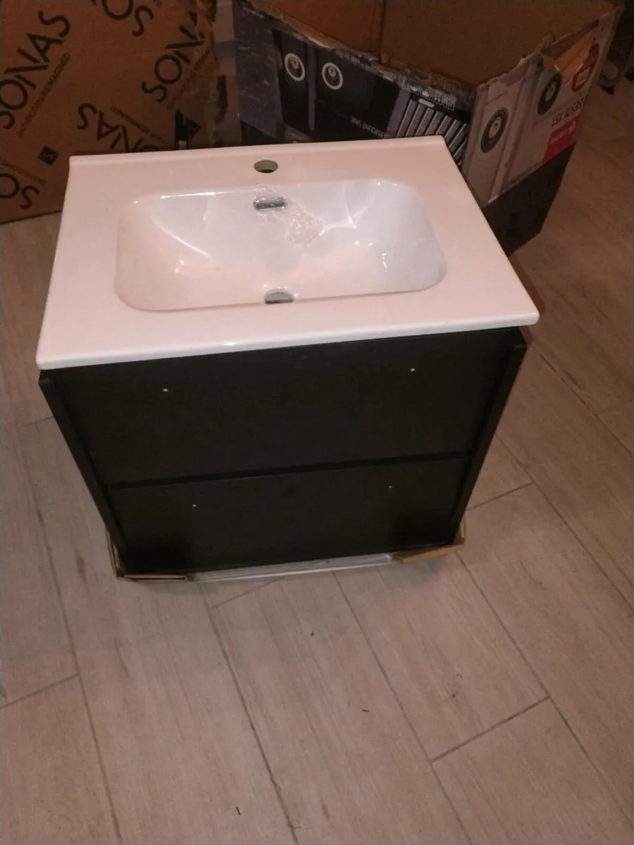 Wall hung unit sink 600mm x 450mm - Image 1