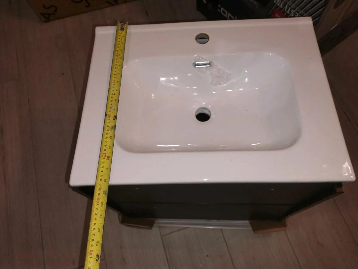 Wall hung unit sink 600mm x 450mm - Image 3