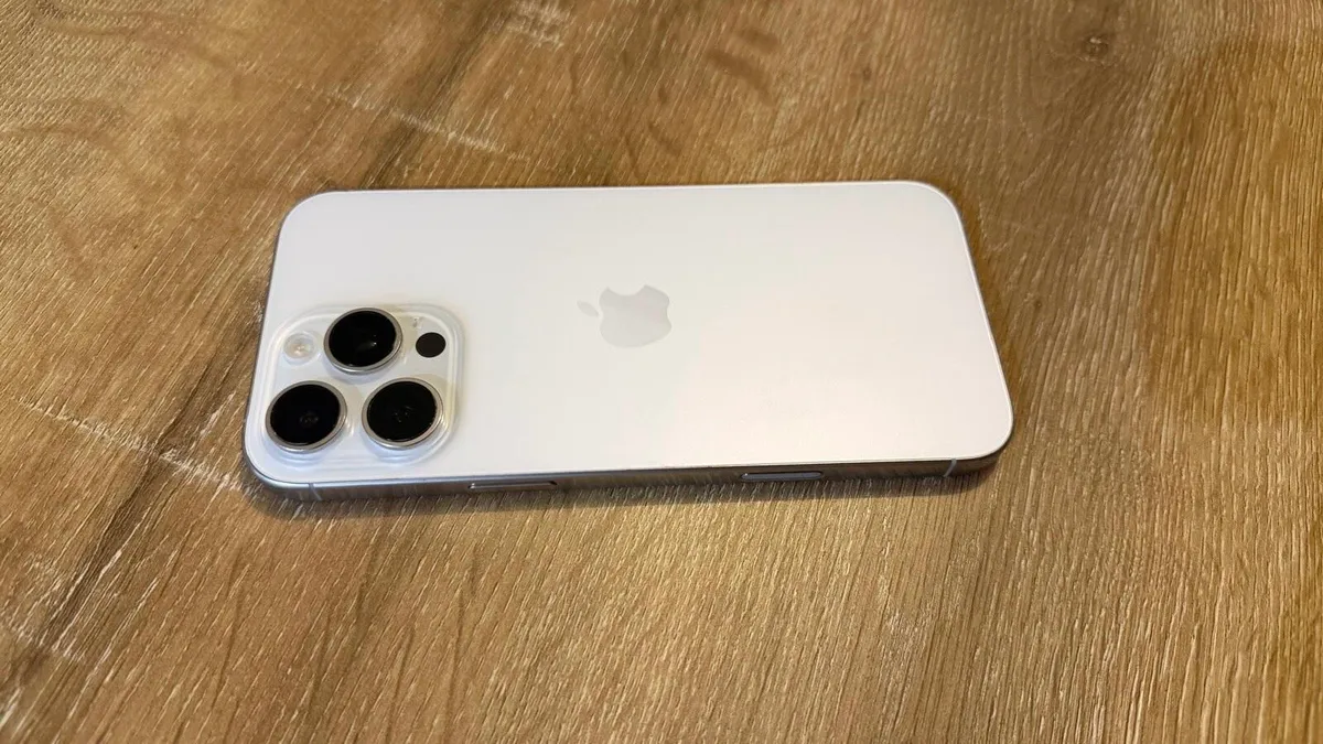 iPhone 16 Pro Max - Image 2