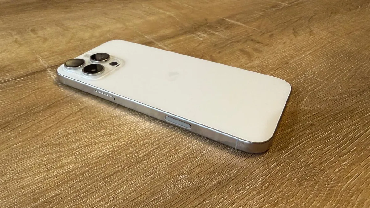 iPhone 16 Pro Max - Image 3