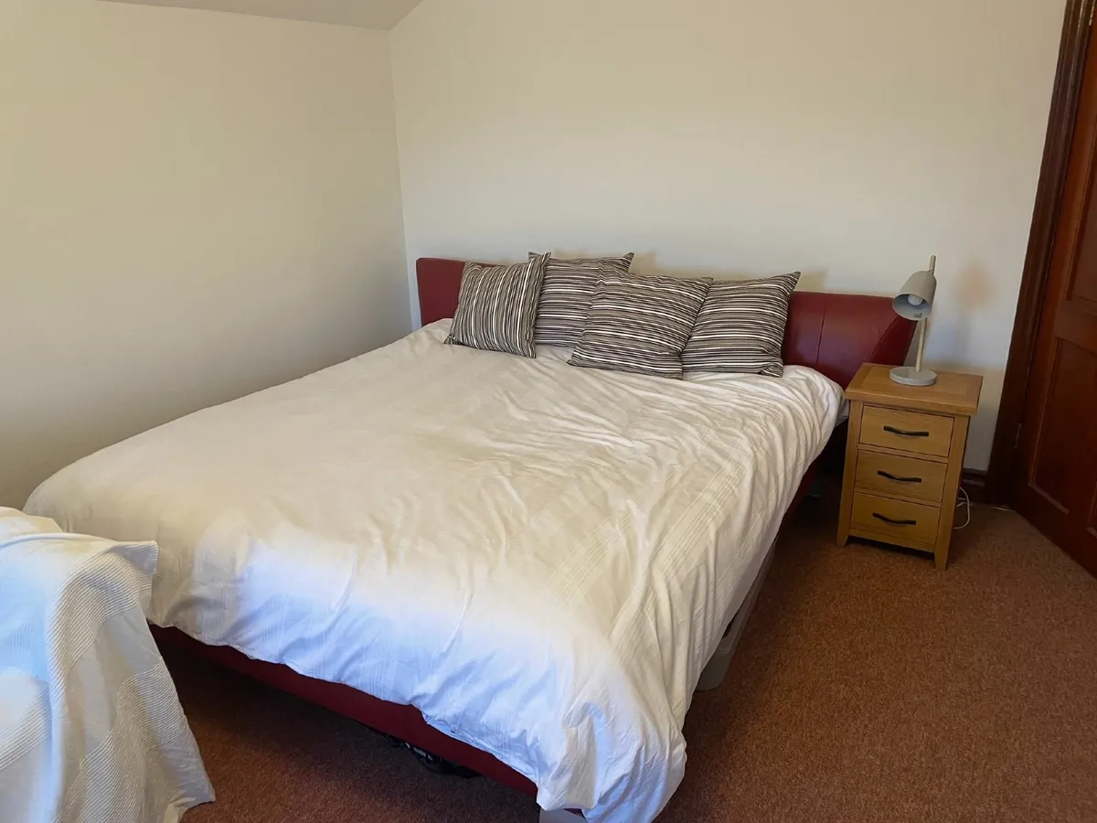 King size bed - Image 2