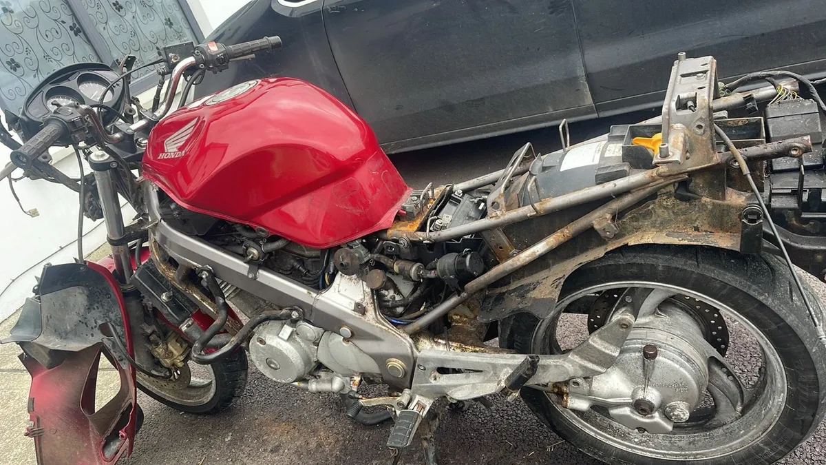 99 Honda Danville for breaking or can sell full - Image 1