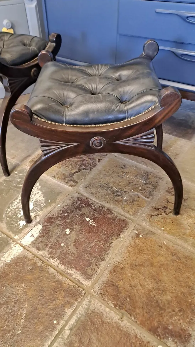 Pair vintage regency style button leather stools - Image 1