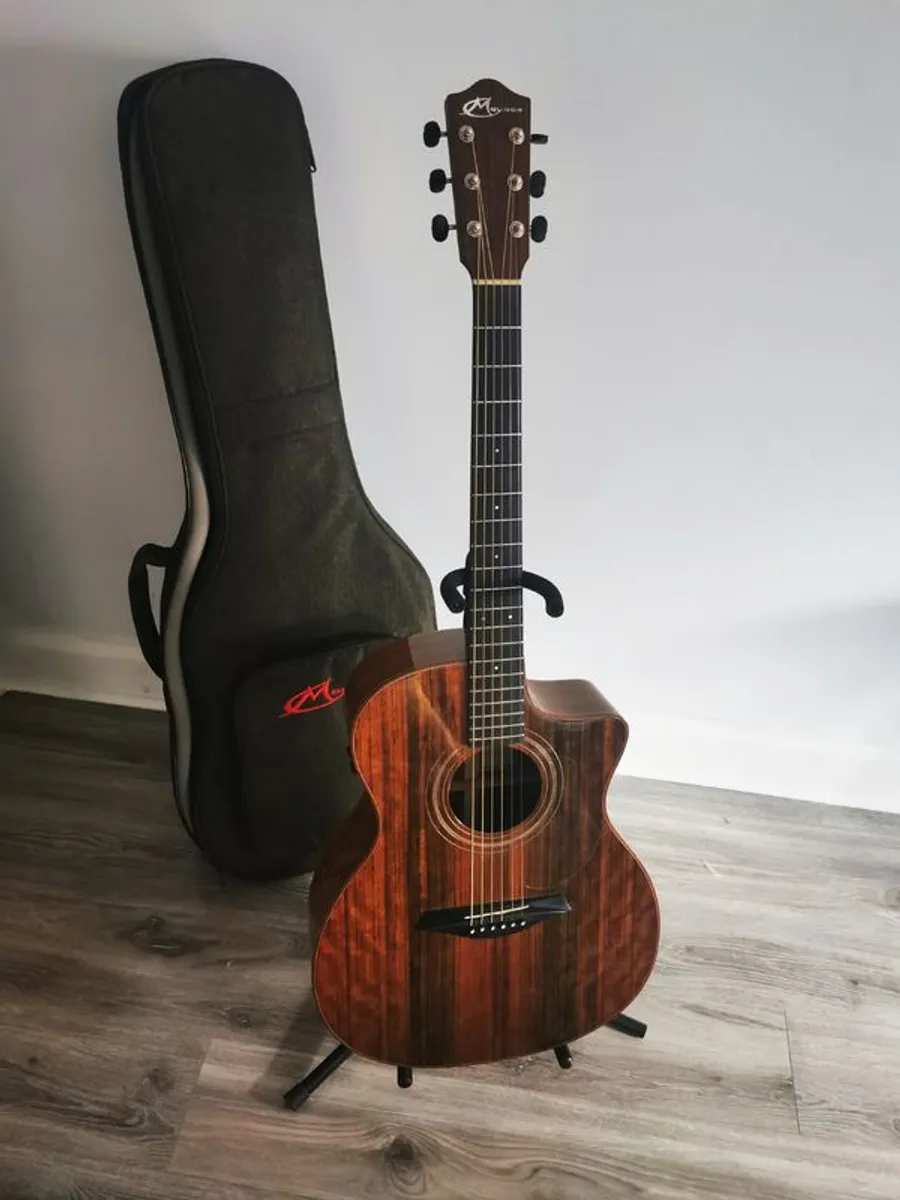 Mayson Topaz Acoustic Guitar & GM-25 deluxe gig bag