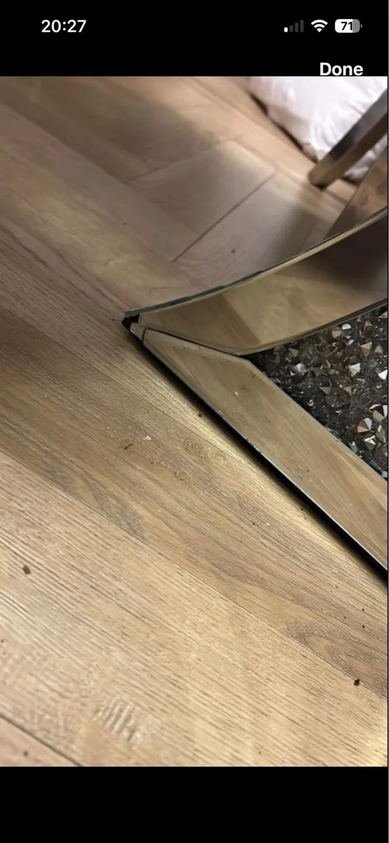 Table and chairs - Image 4