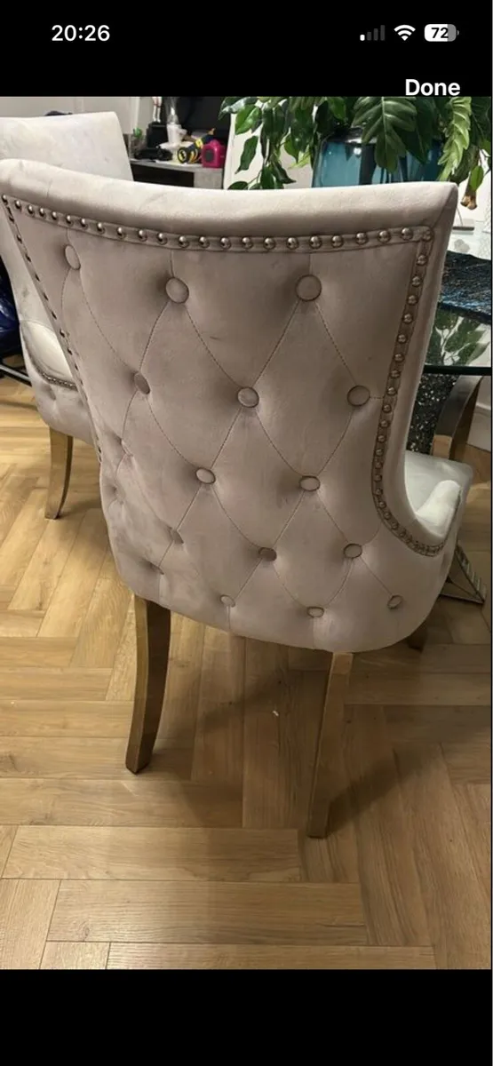 Table and chairs - Image 2