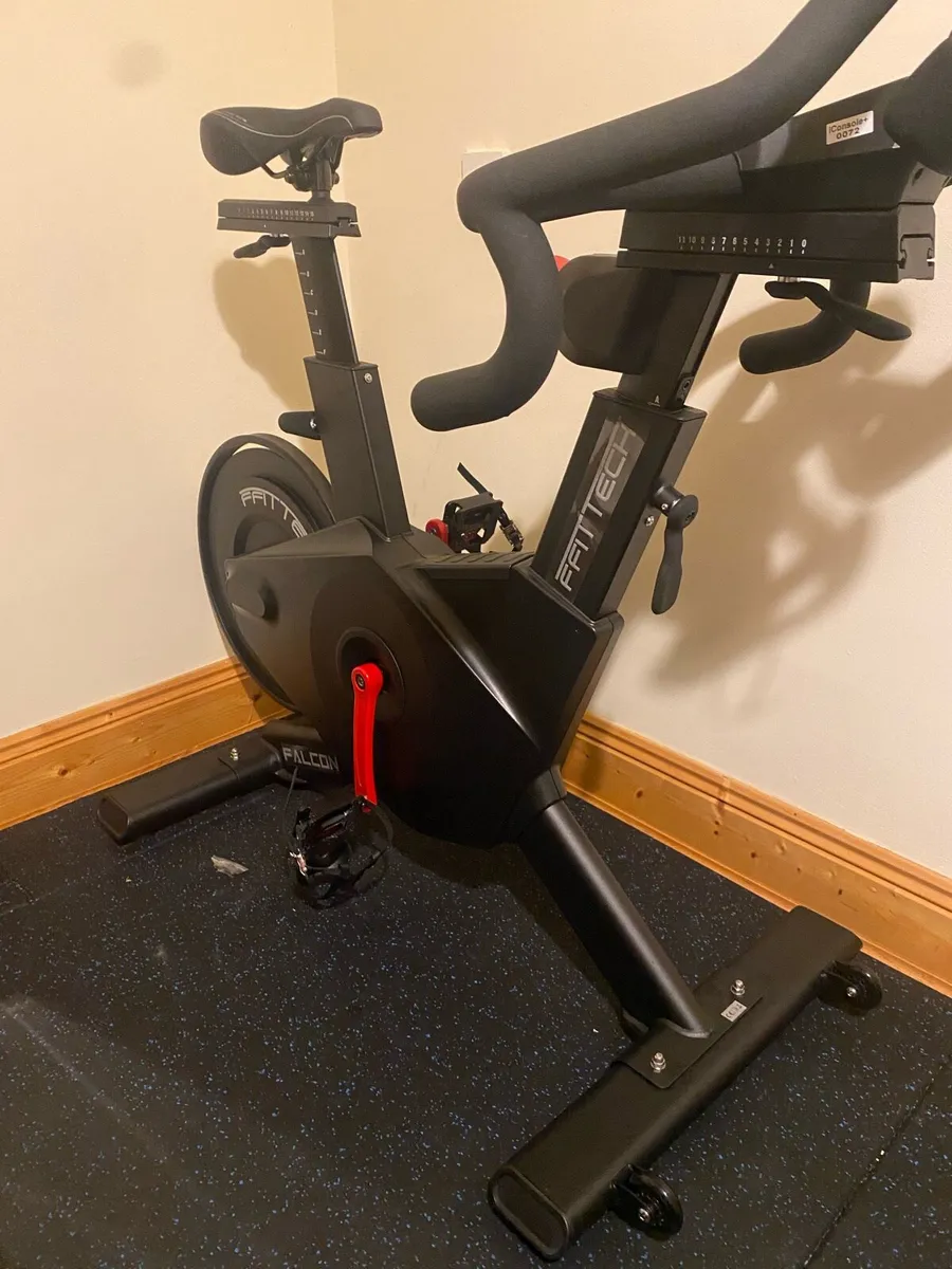 Treadmill, Spin bike and Bench - Image 4