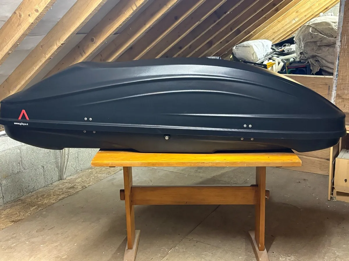 Roof box and Roof bars - Image 1