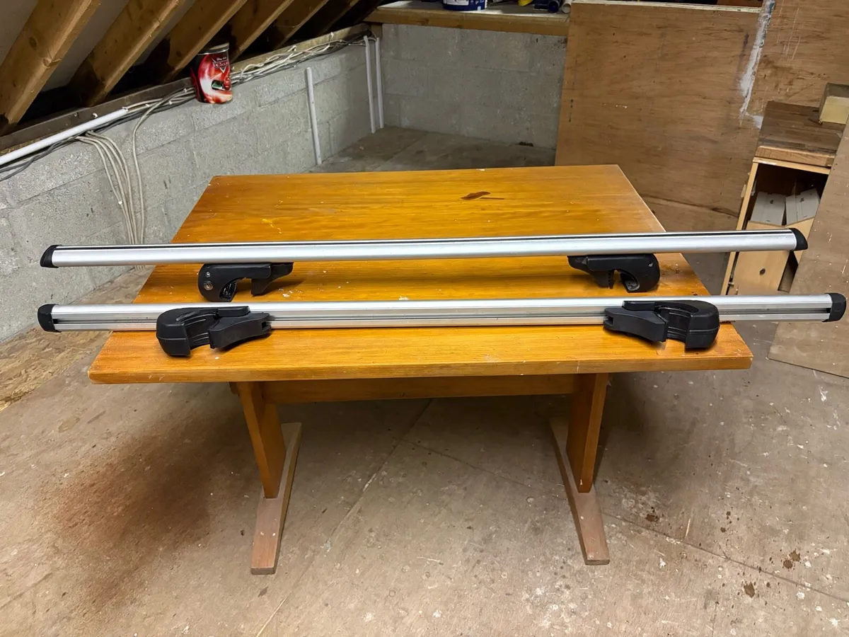 Roof box and Roof bars - Image 2