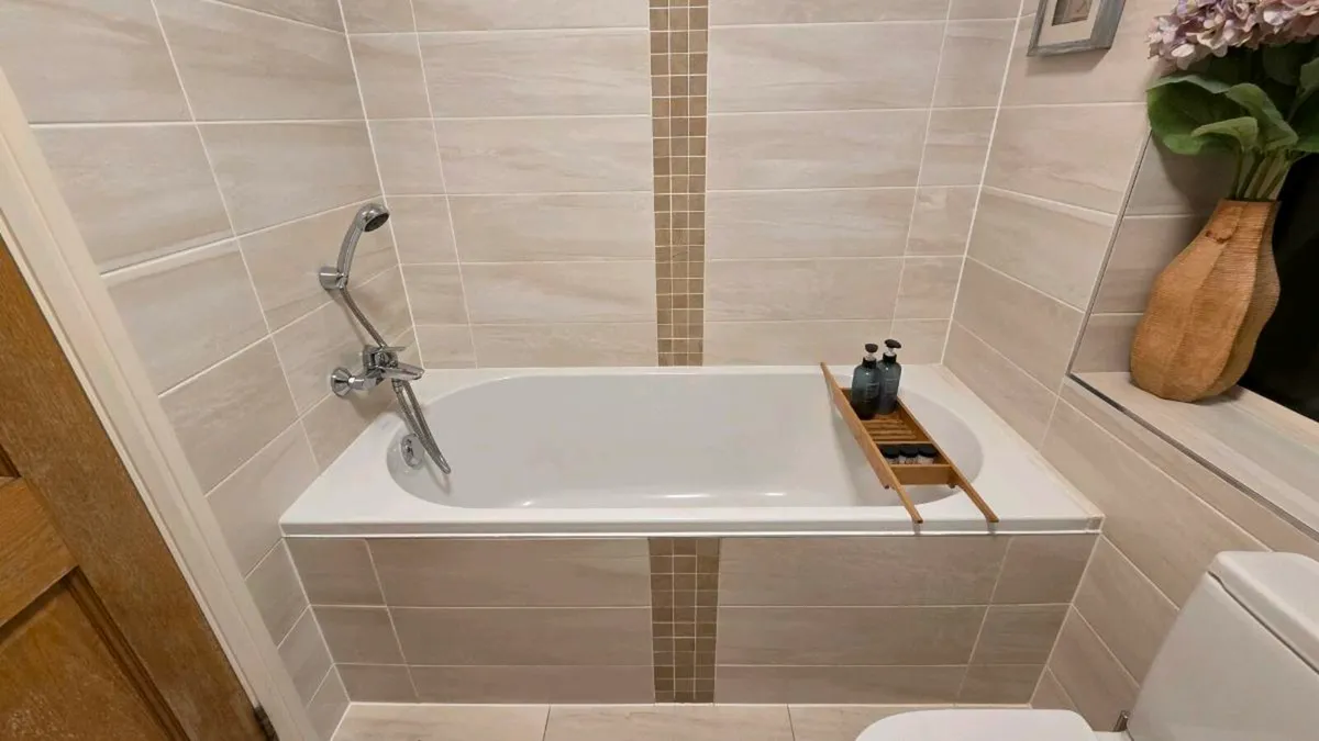 Villeroy and Boch bath with tap - Image 3
