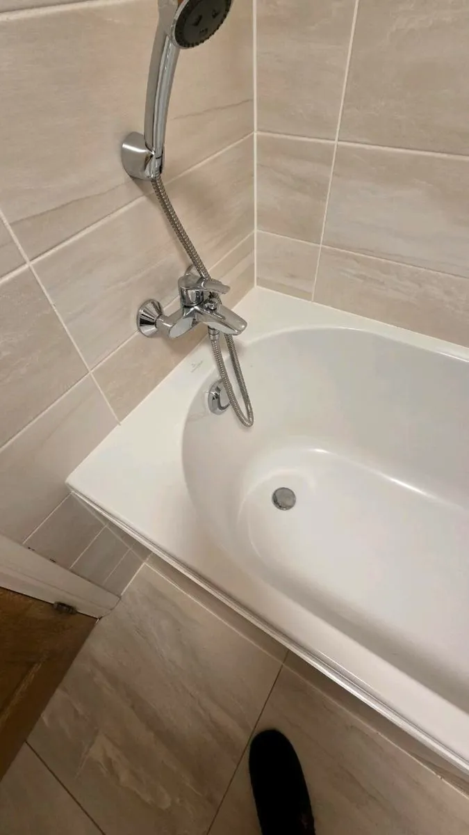 Villeroy and Boch bath with tap - Image 4