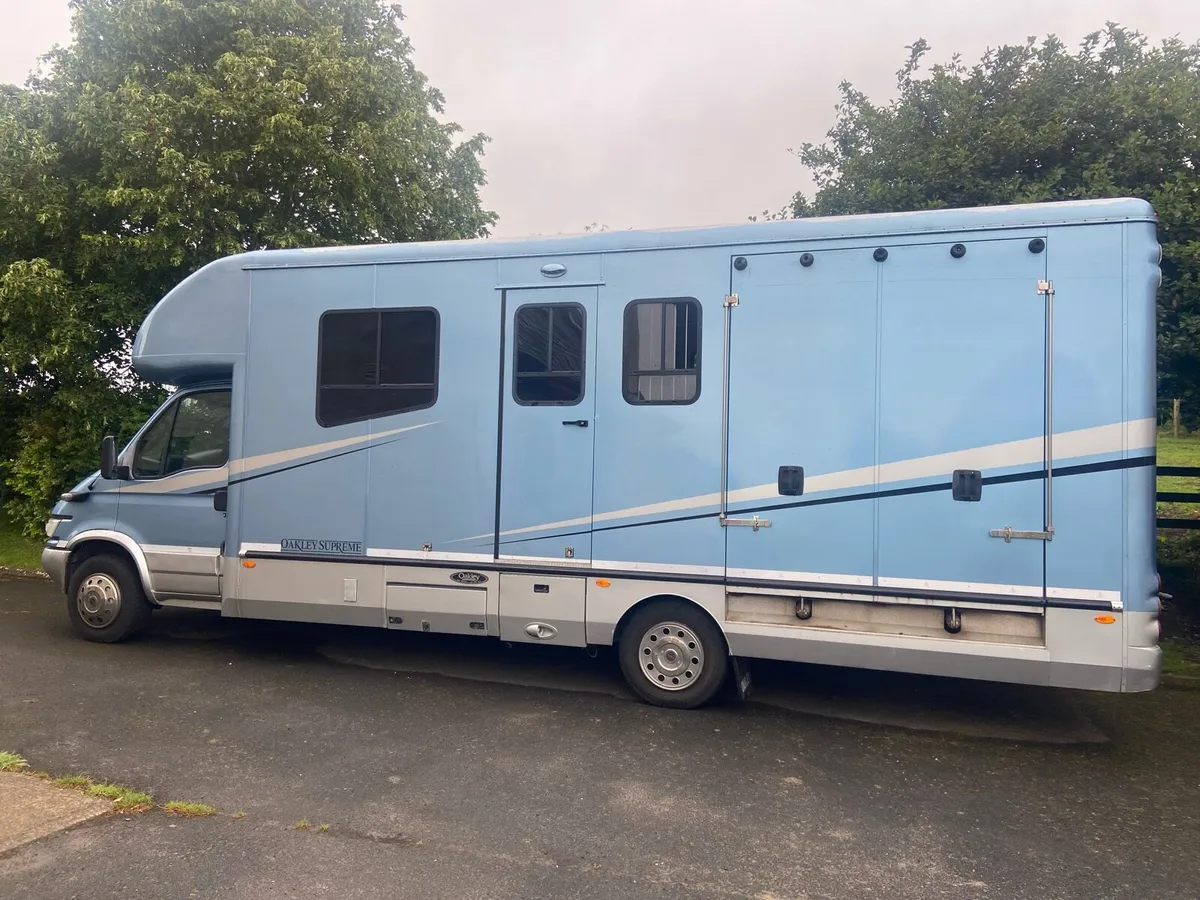 Oakley Horsebox - Image 1