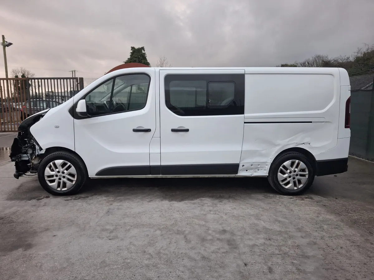 202 Renault Trafic Crew cab Sport - Image 2