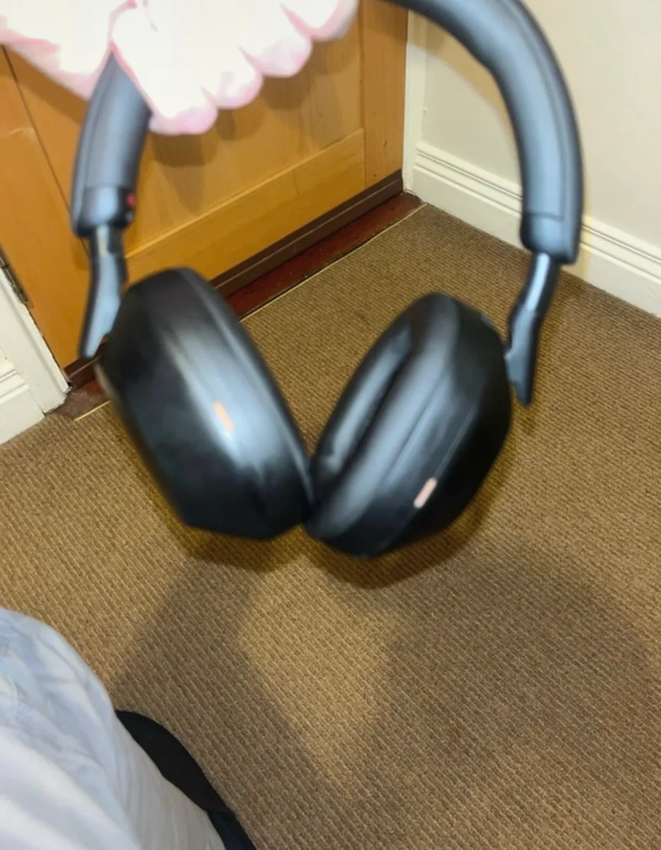 Sony WH-1000XM5 noise cancelling headphones black - Image 2