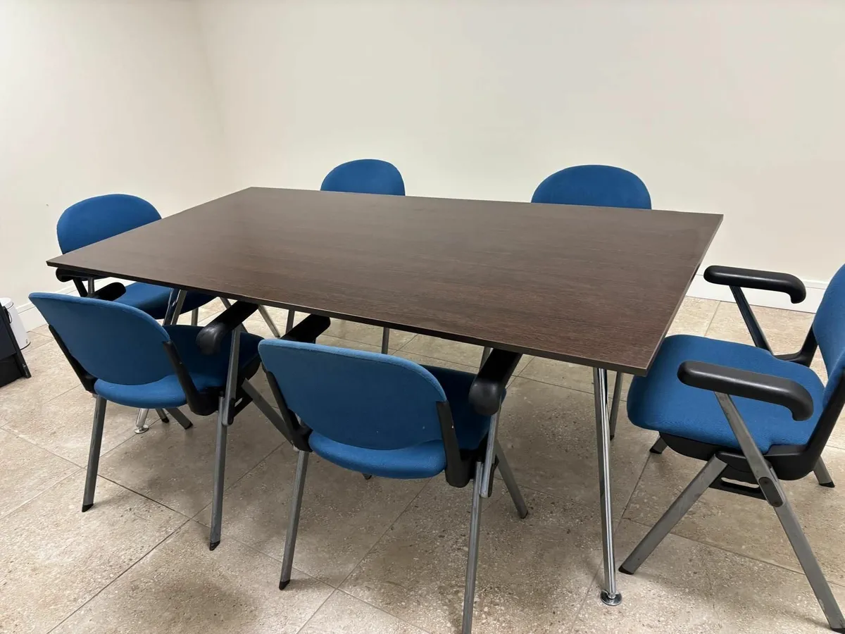 Table and chairs - Image 3