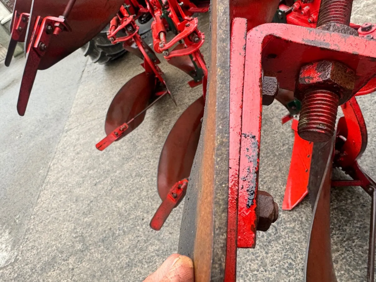 Farm machinery ploughs - Image 2