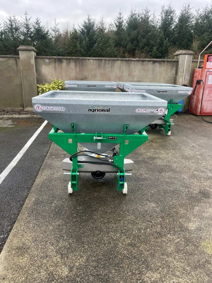 New Agrional Fertiliser Spreader - Image 3