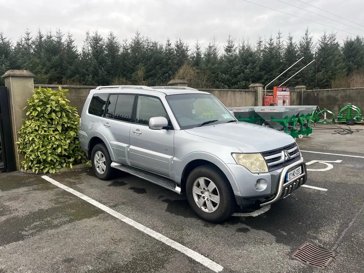 2007 Mitsubishi Pajero LWB - Image 3