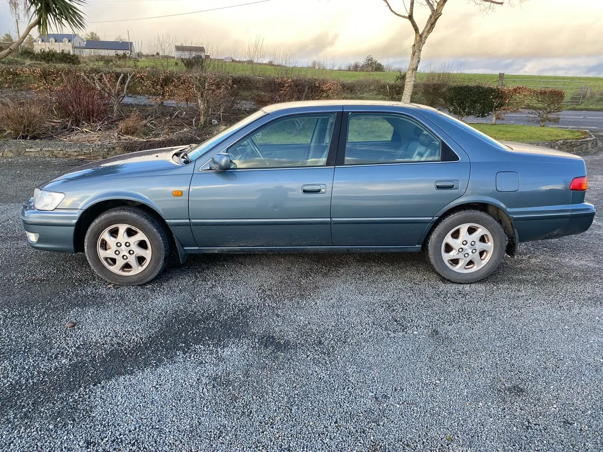 Toyota Camry - Image 4