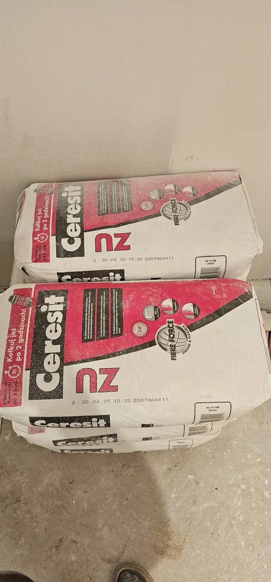 External insulation adhesive and first coat - Image 2