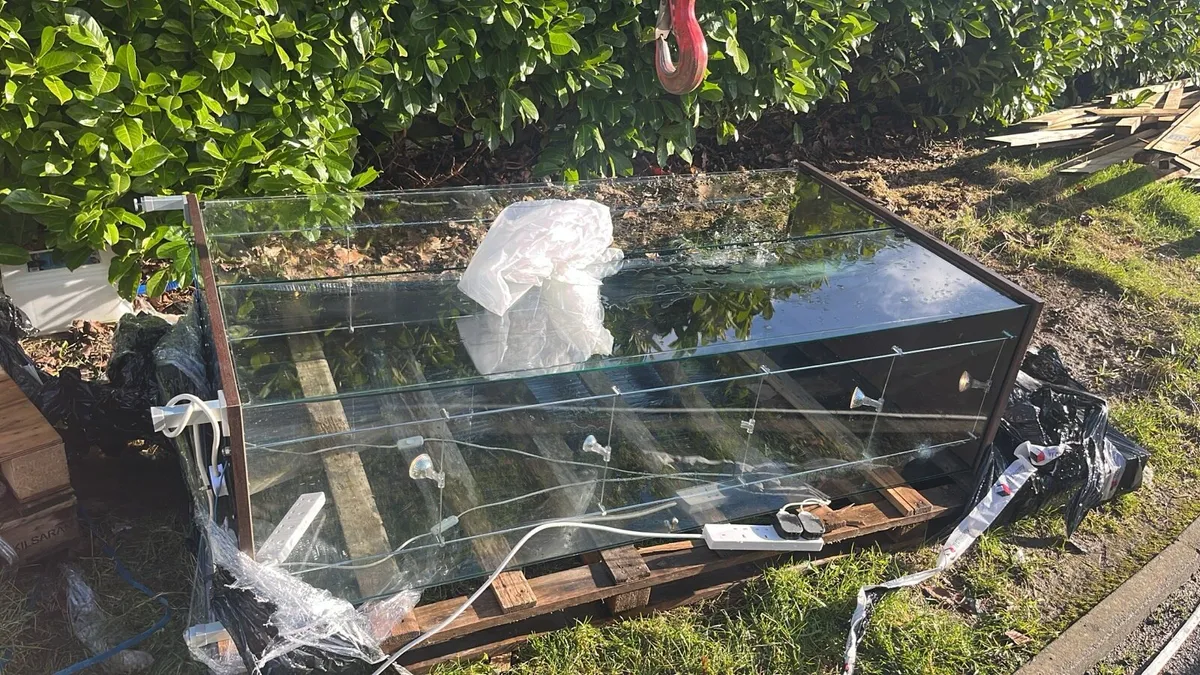 Glass cabinets - Image 3