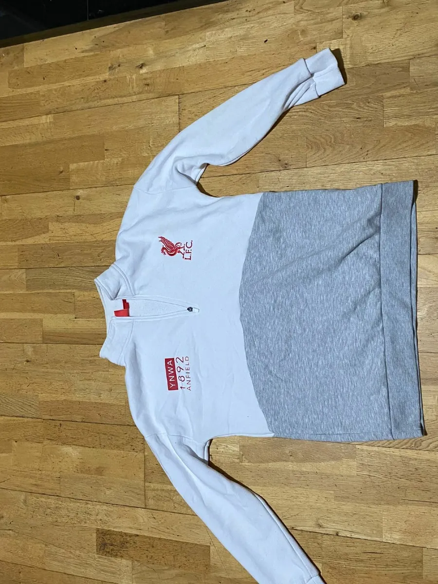 White jumper - Image 1