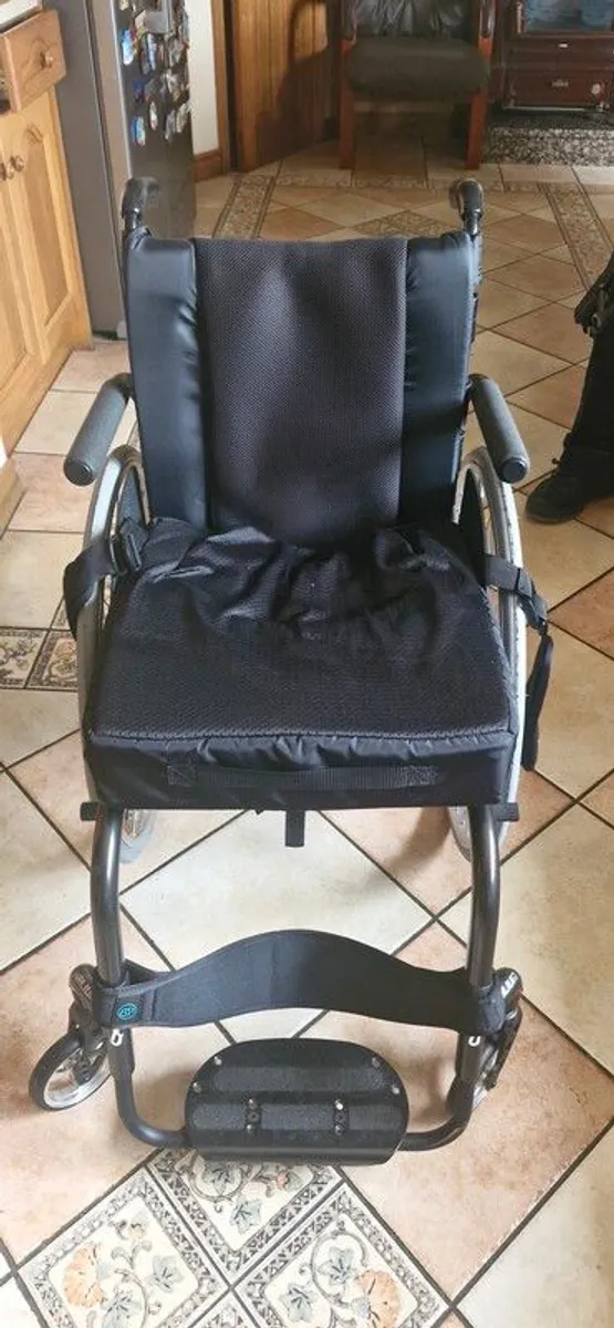 wheelchair - Image 2