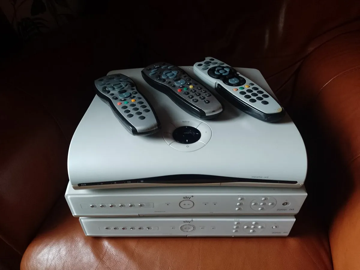 SKY BOX £5 EACH. SKY REMOTE £3 EACH. JOB LOT £20. - Image 1