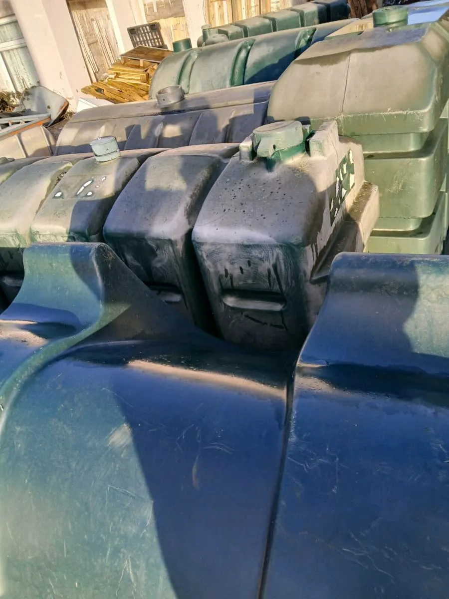 Oil tanks - Image 1