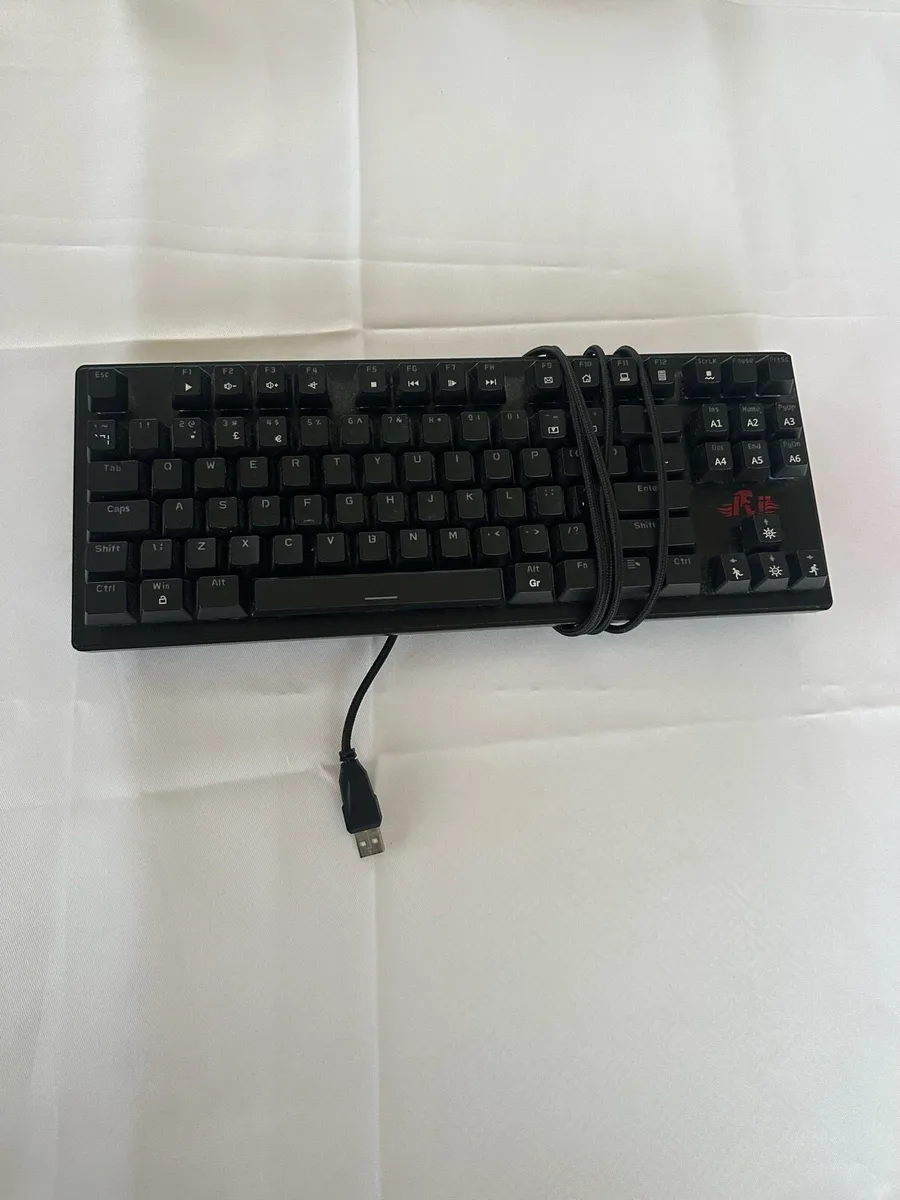 HyperX Solocast Mic & Redragon Mech Keyboard - Image 1