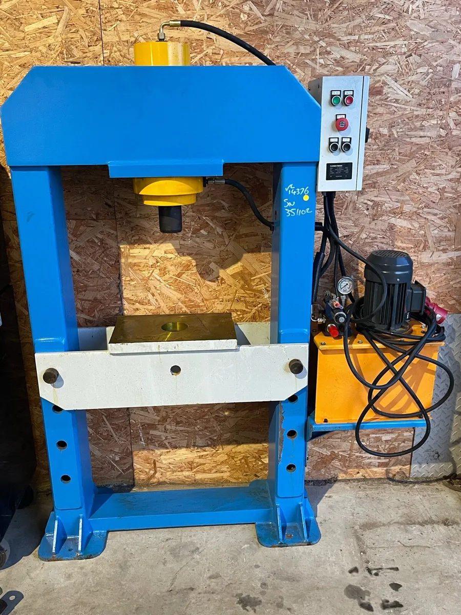 Powered Hydraulic press - Image 1