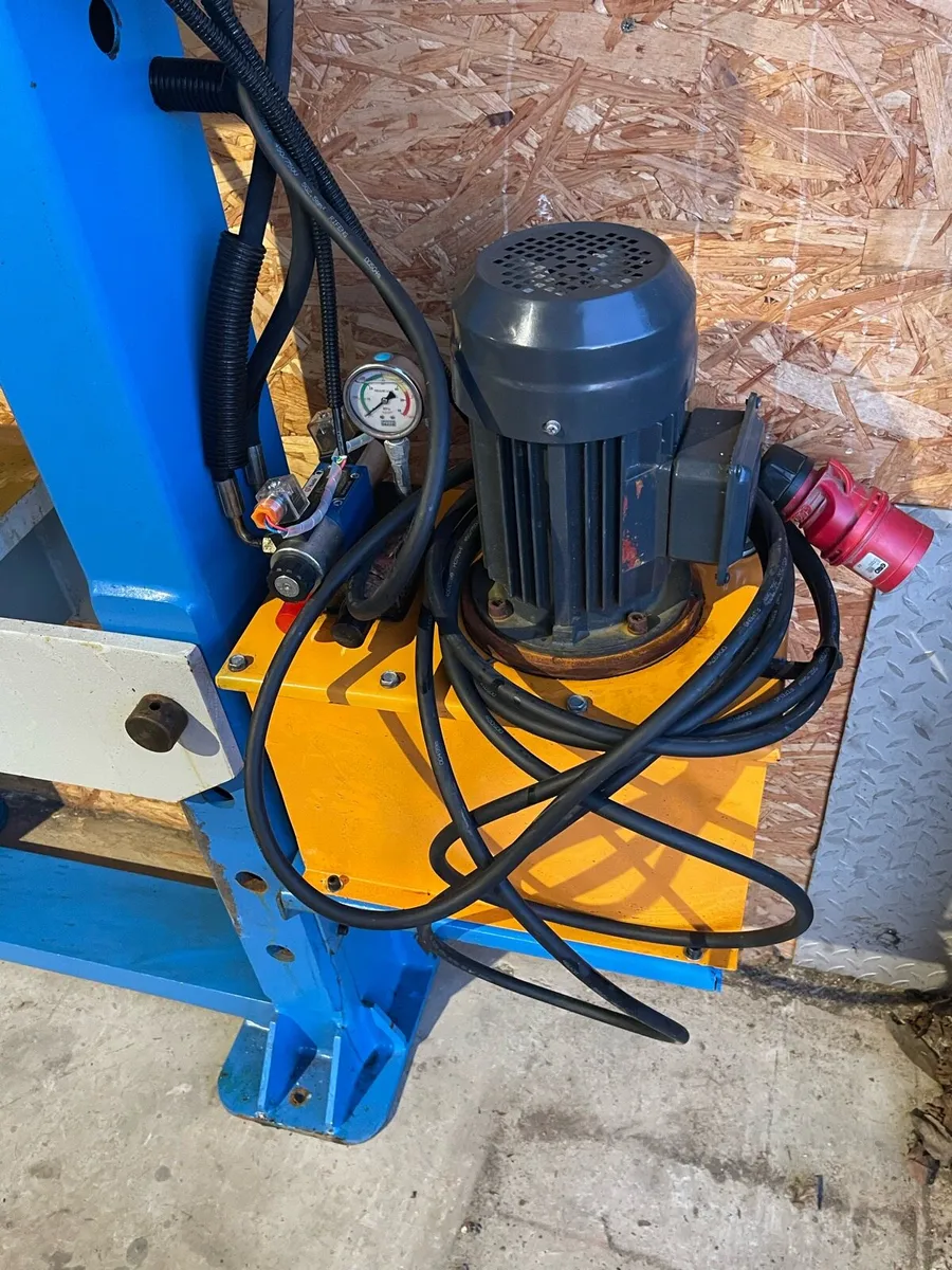 Powered Hydraulic press - Image 2