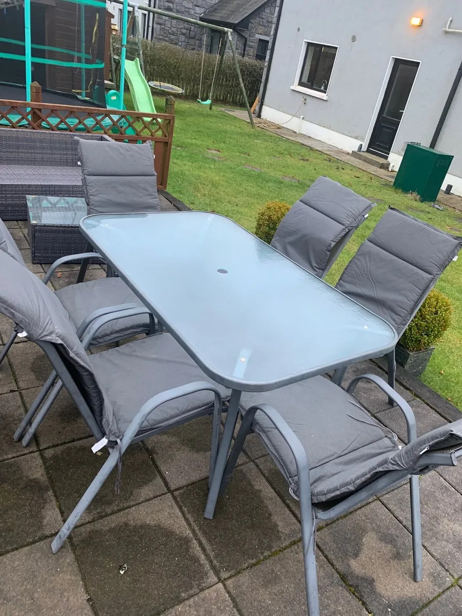 Outdoor furniture - Image 2