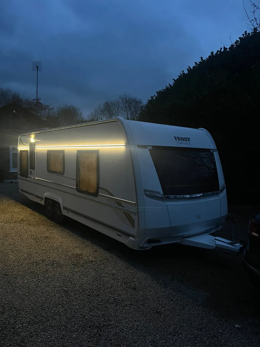 2022 Fendt Palace 700 Caravan - Image 2