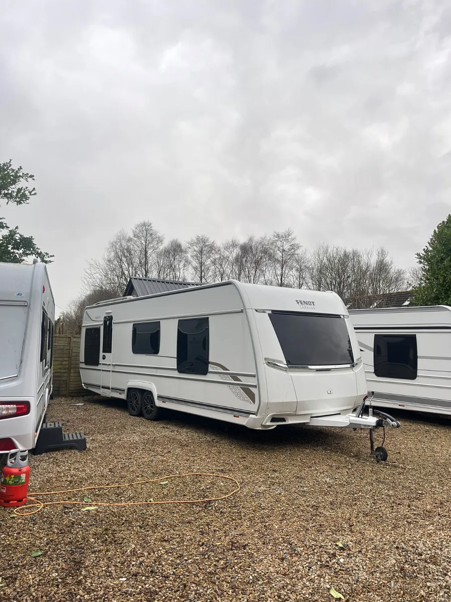 2022 Fendt Palace 700 Caravan - Image 1