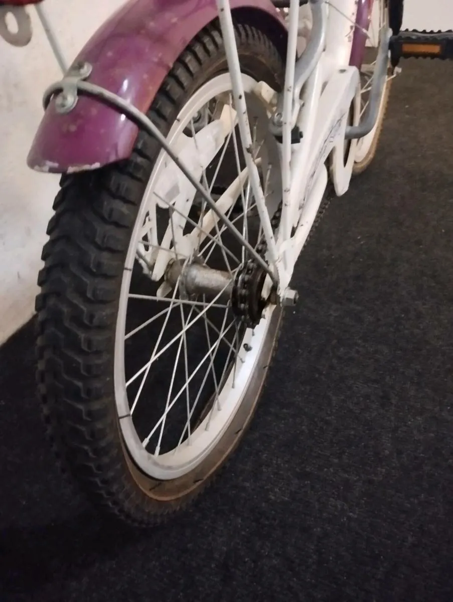 Girls 18inch bike - Image 3