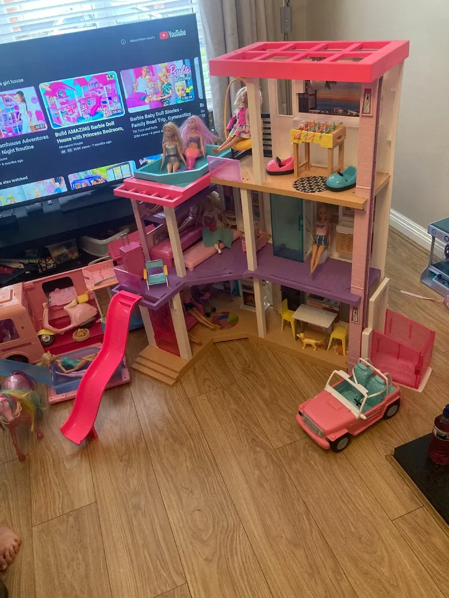 Barbie Dream house , camper van and accessories - Image 1