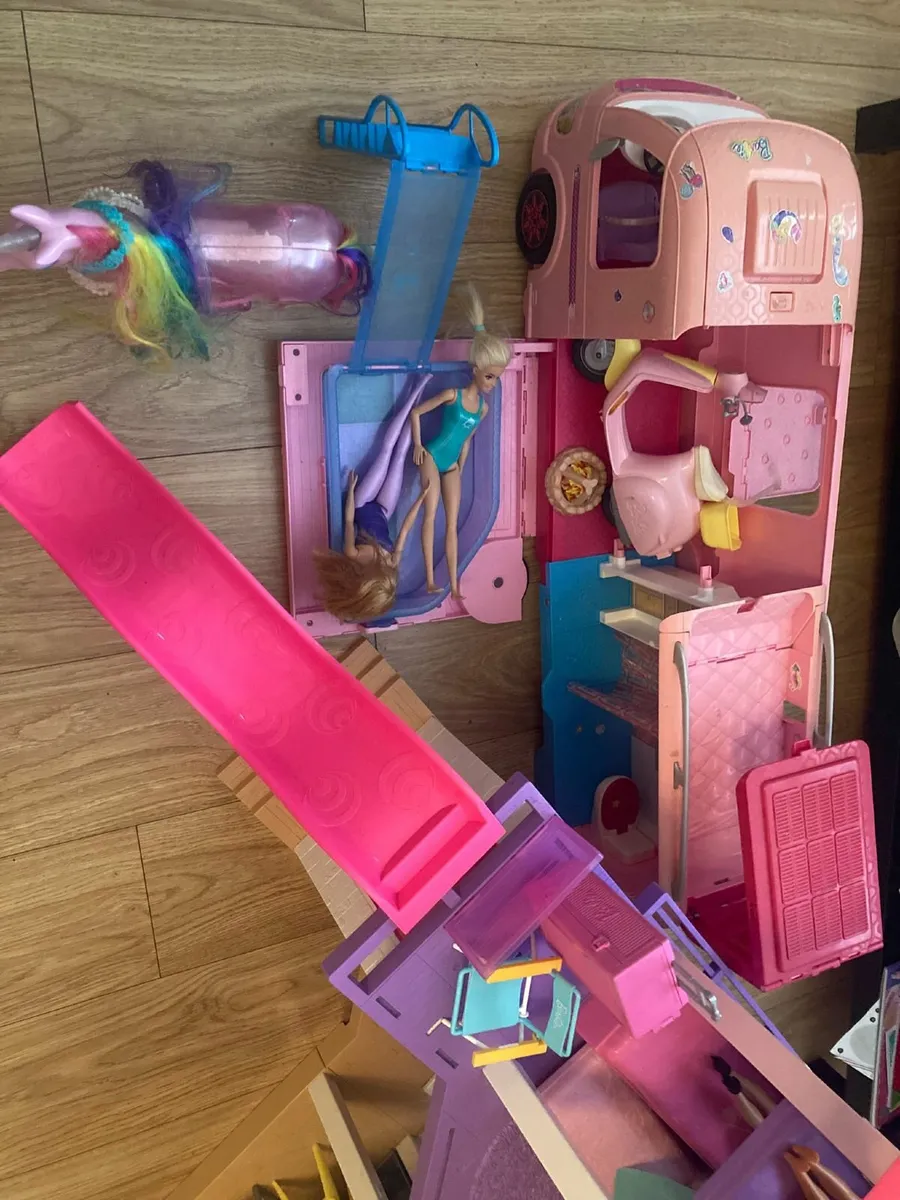 Barbie Dream house , camper van and accessories - Image 2