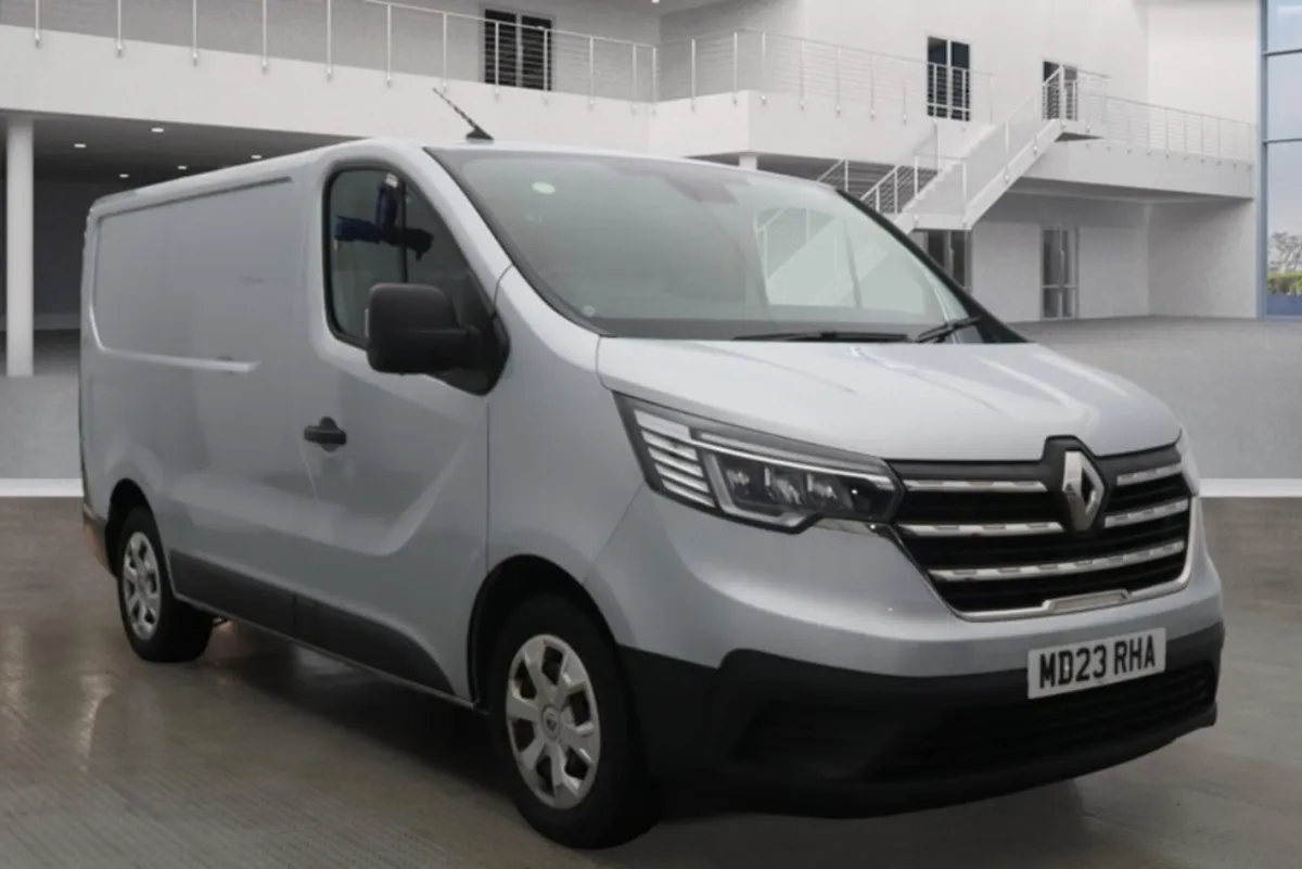2023 Renault Trafic Low Roof Panel Van - Image 3