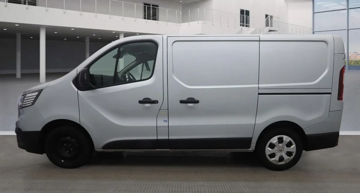 2023 Renault Trafic Low Roof Panel Van - Image 1