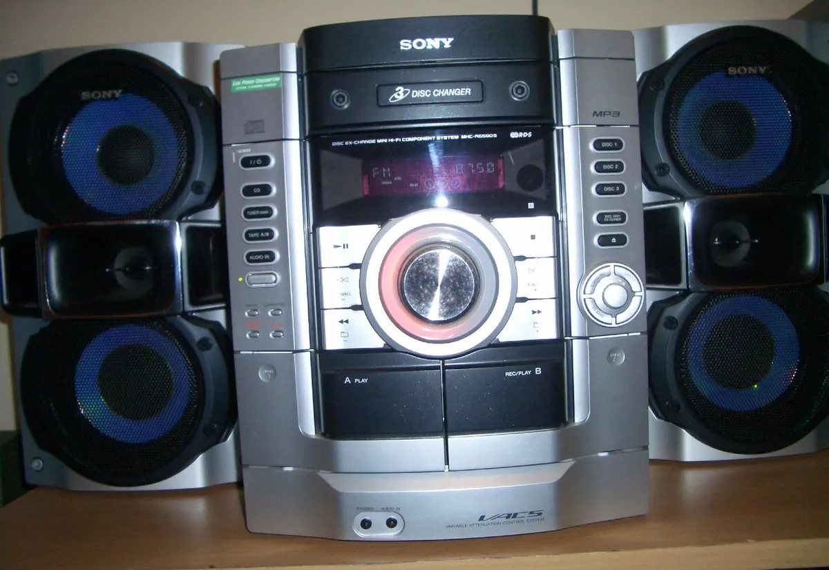 SONY 3 CD STEREO SYSTEM - Image 2