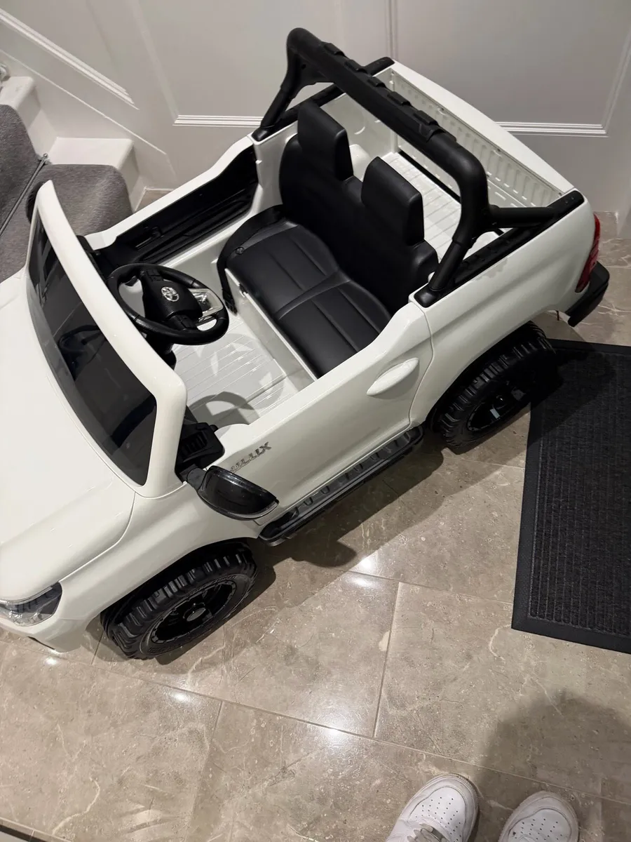 Kids Ride on Car (Toyota HILUX) - Image 2