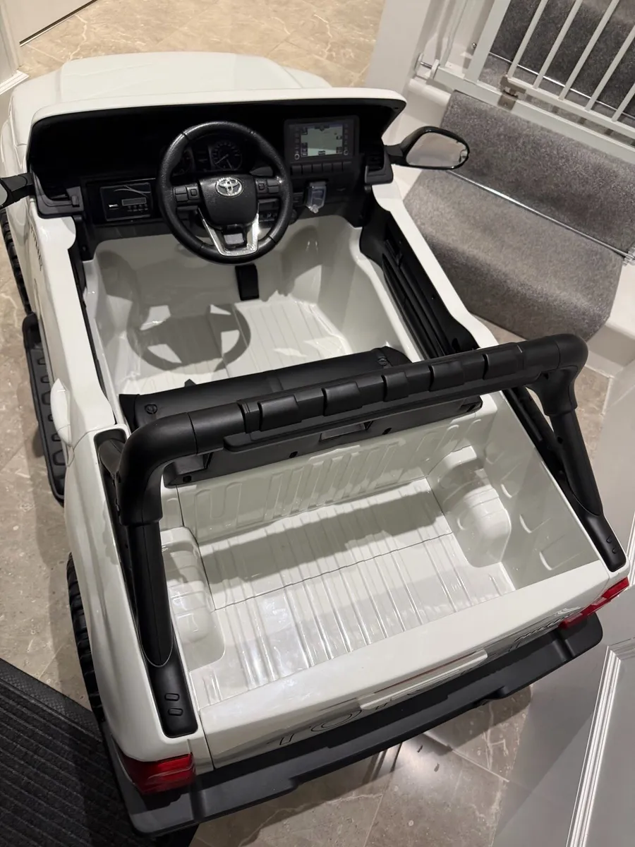 Kids Ride on Car (Toyota HILUX) - Image 3