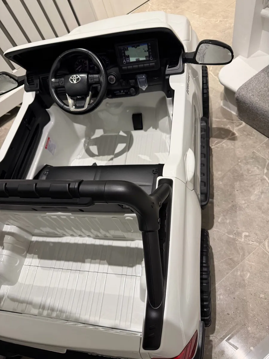 Kids Ride on Car (Toyota HILUX) - Image 4